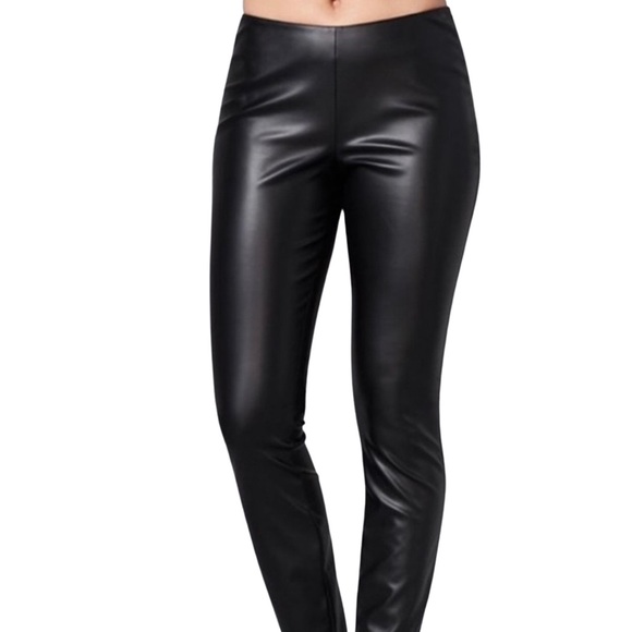 VENUS Pants - Venus vegan leather skinny pants in Black size 6